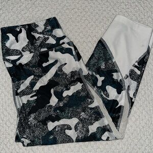 Cropped camo leggings - Small